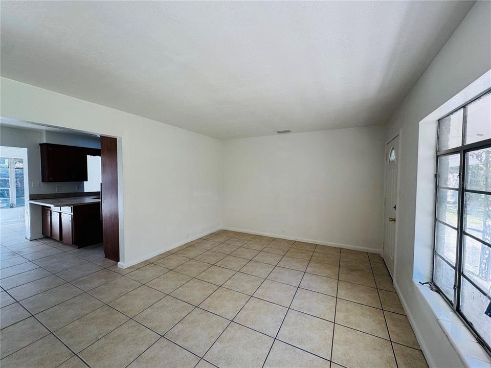 Activo con contrato: $279,000 (3 camas, 2 baños, 1161 Pies cuadrados)