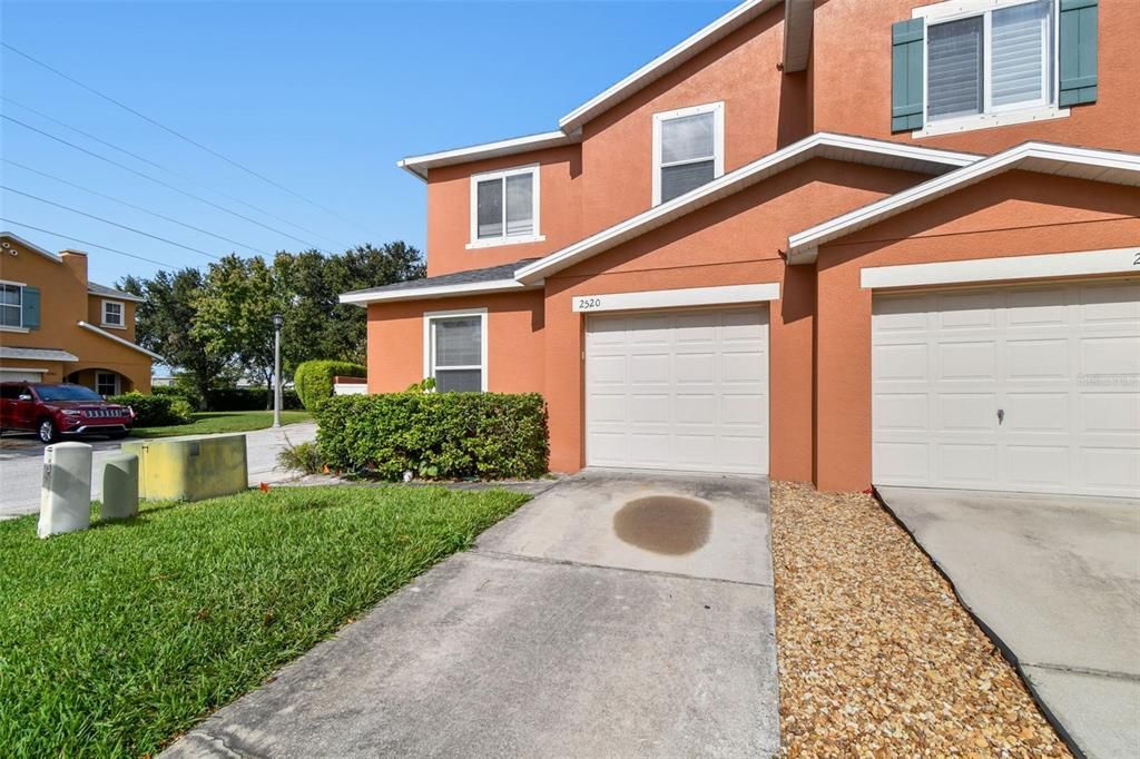 En Venta: $364,900 (4 camas, 3 baños, 1606 Pies cuadrados)