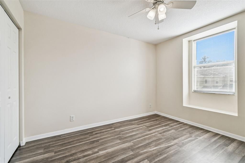 En Venta: $364,900 (4 camas, 3 baños, 1606 Pies cuadrados)