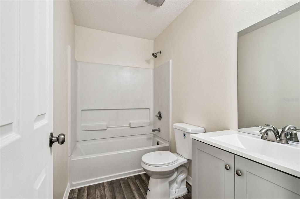 En Venta: $364,900 (4 camas, 3 baños, 1606 Pies cuadrados)