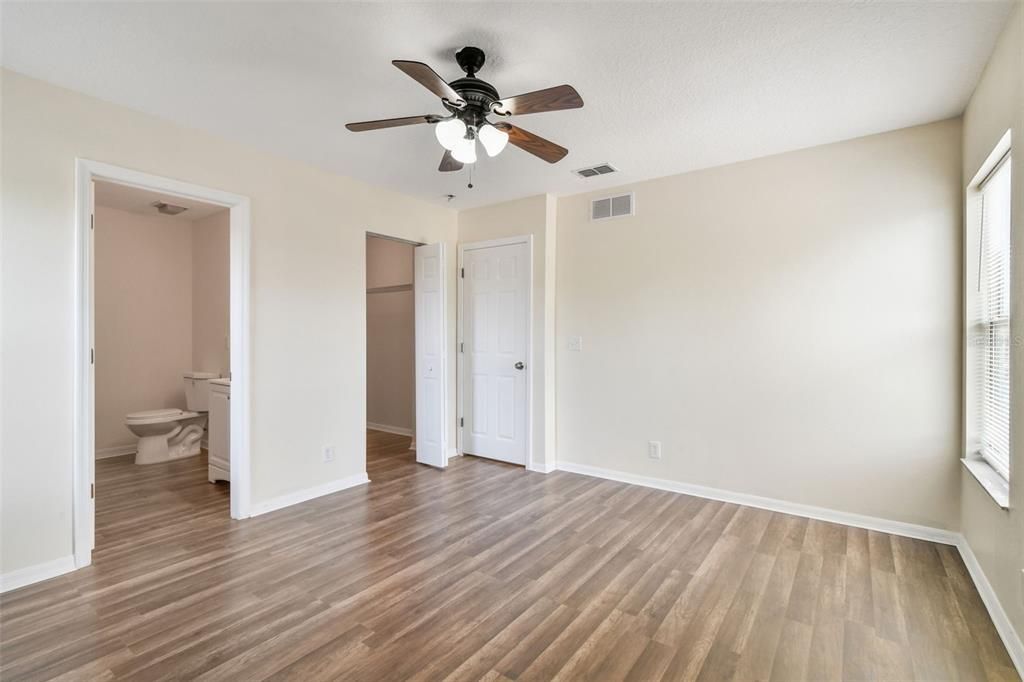 En Venta: $364,900 (4 camas, 3 baños, 1606 Pies cuadrados)