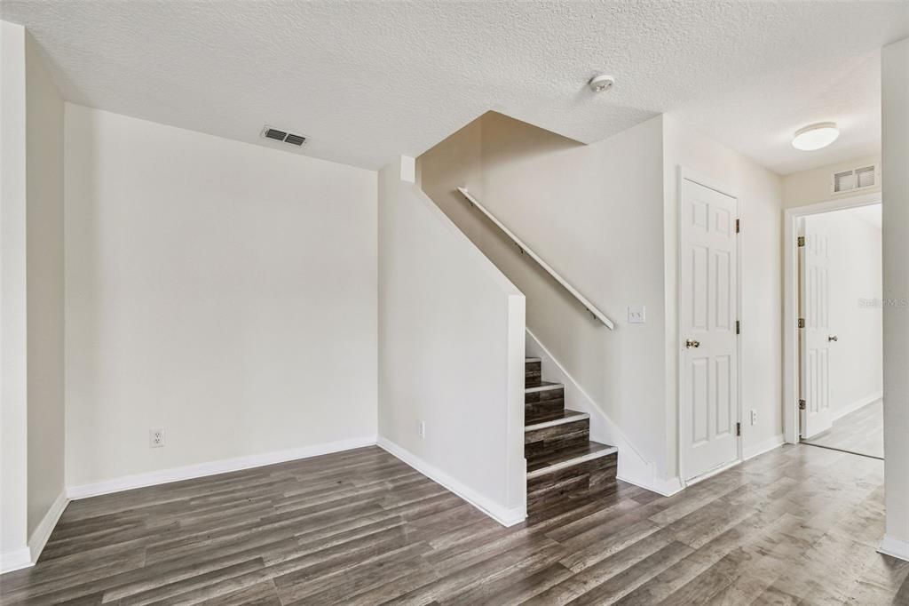 En Venta: $364,900 (4 camas, 3 baños, 1606 Pies cuadrados)