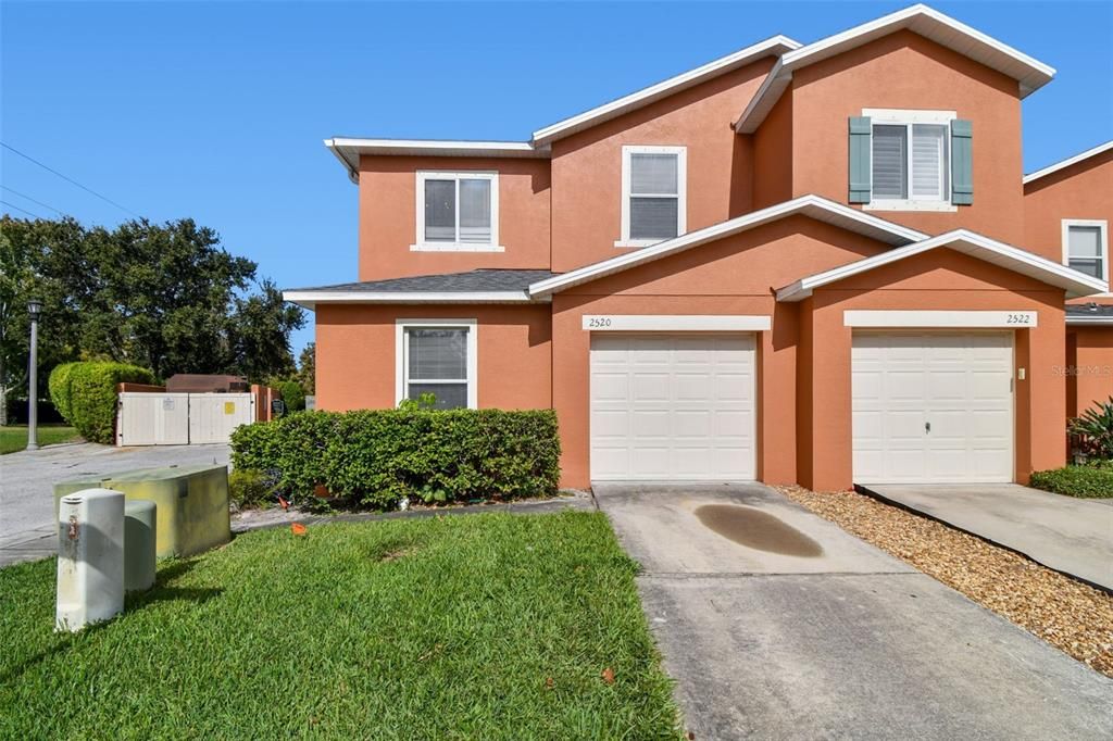 En Venta: $364,900 (4 camas, 3 baños, 1606 Pies cuadrados)