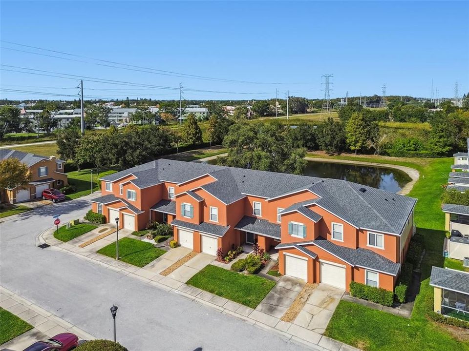 En Venta: $364,900 (4 camas, 3 baños, 1606 Pies cuadrados)