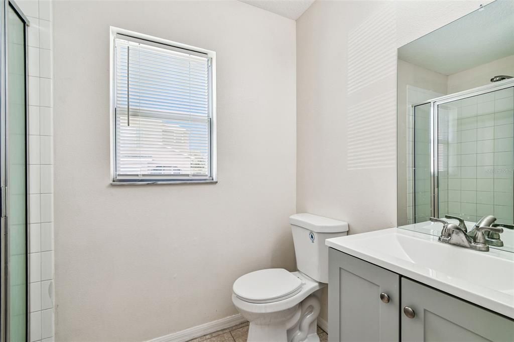 En Venta: $364,900 (4 camas, 3 baños, 1606 Pies cuadrados)