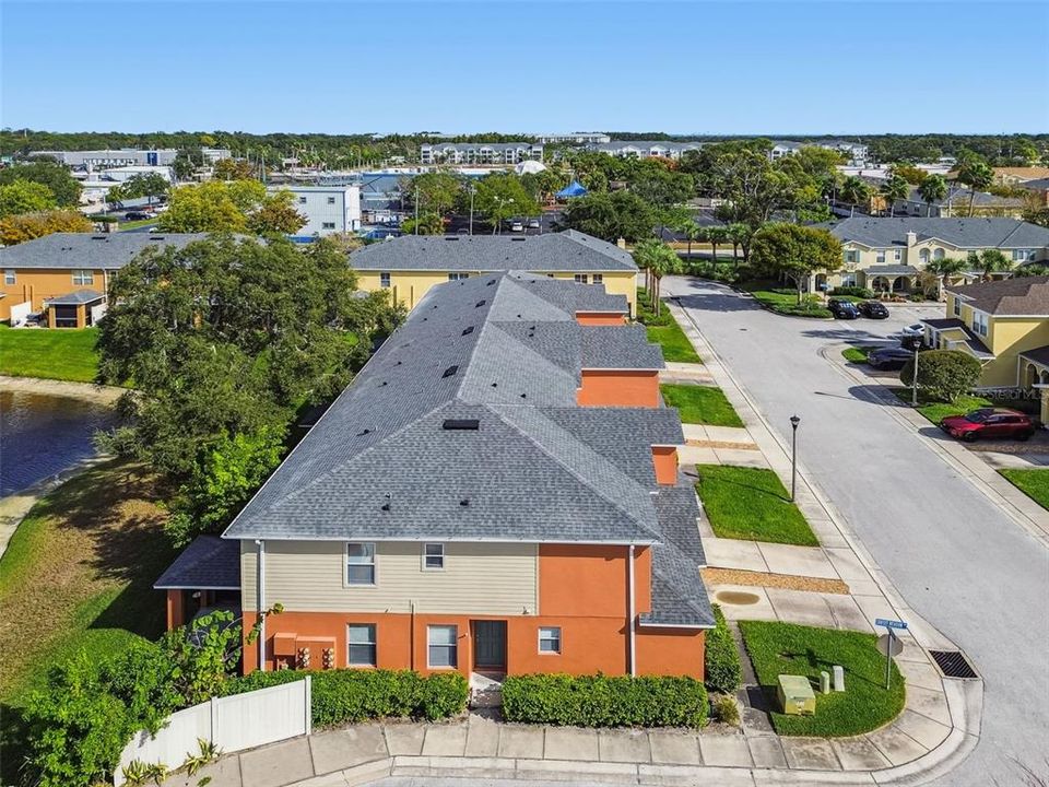 En Venta: $364,900 (4 camas, 3 baños, 1606 Pies cuadrados)