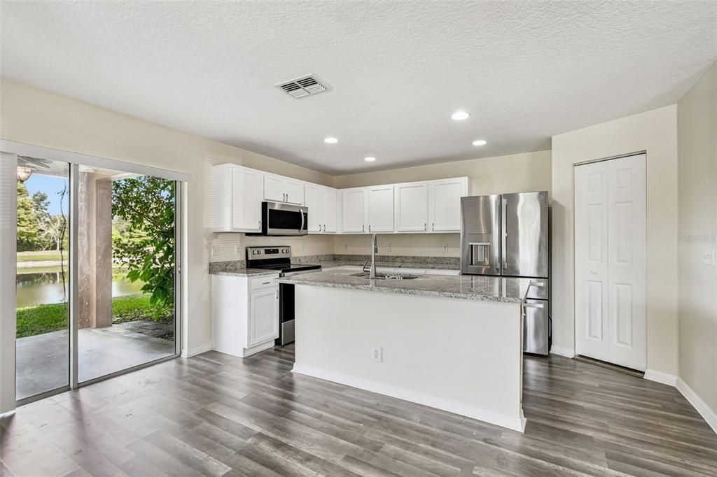 En Venta: $364,900 (4 camas, 3 baños, 1606 Pies cuadrados)