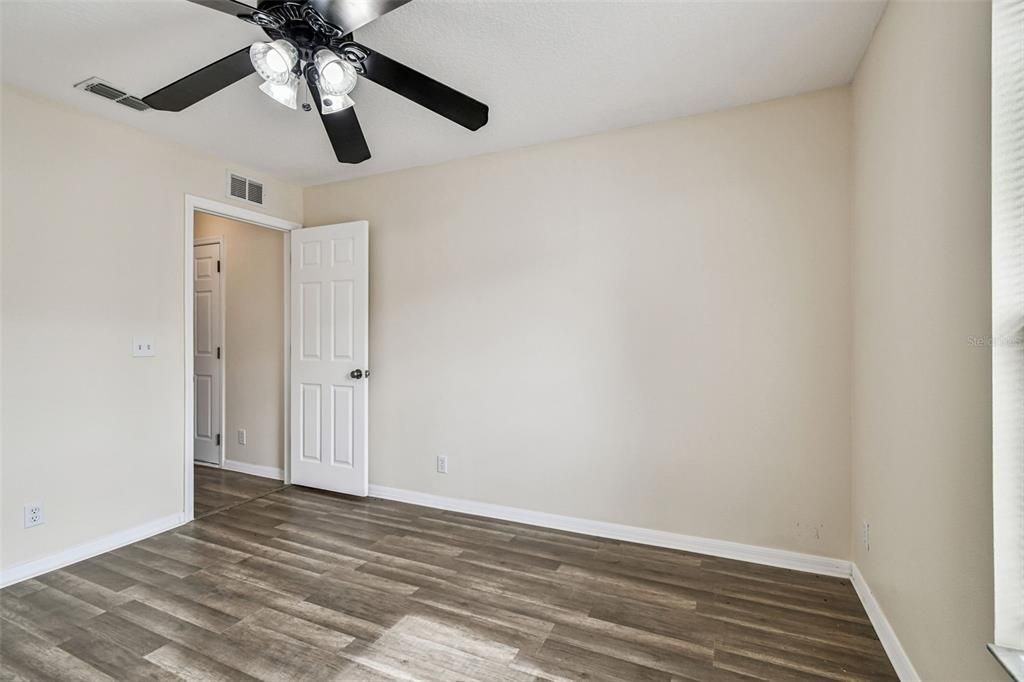 En Venta: $364,900 (4 camas, 3 baños, 1606 Pies cuadrados)