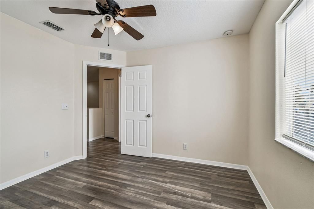 En Venta: $364,900 (4 camas, 3 baños, 1606 Pies cuadrados)