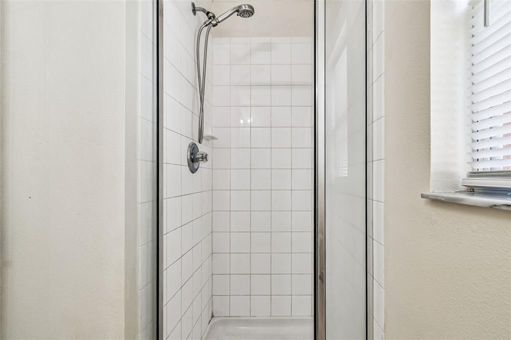 En Venta: $364,900 (4 camas, 3 baños, 1606 Pies cuadrados)