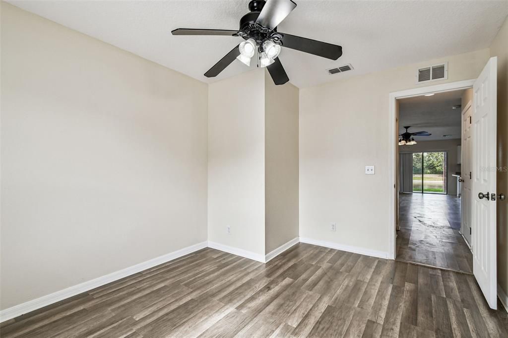 En Venta: $364,900 (4 camas, 3 baños, 1606 Pies cuadrados)