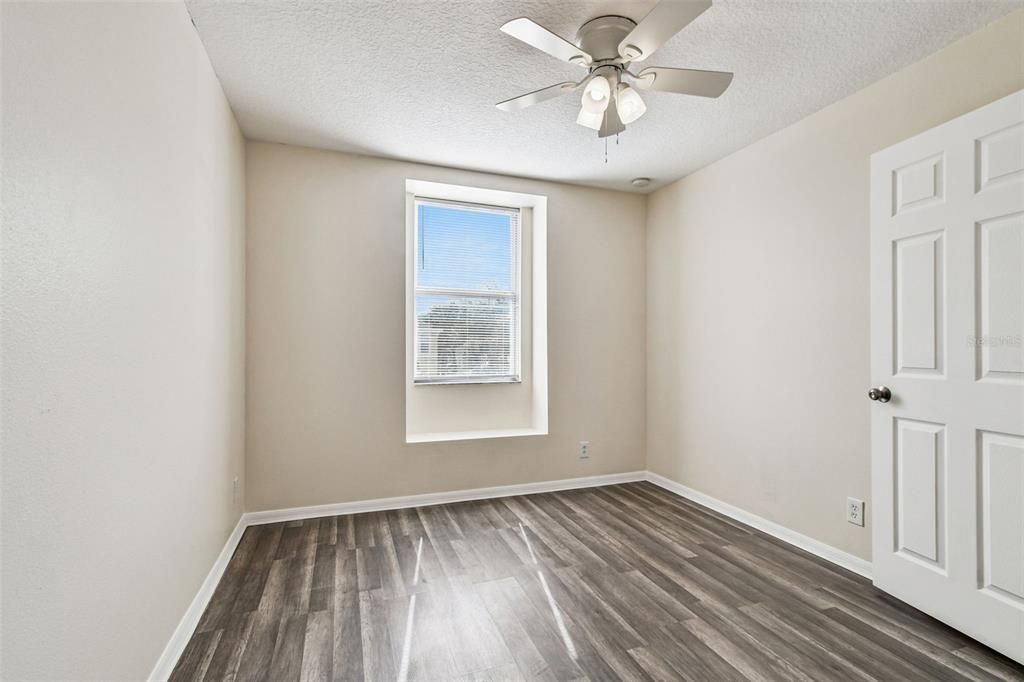 En Venta: $364,900 (4 camas, 3 baños, 1606 Pies cuadrados)