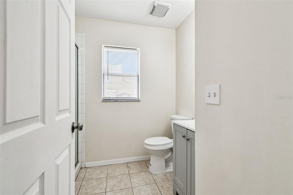 En Venta: $364,900 (4 camas, 3 baños, 1606 Pies cuadrados)