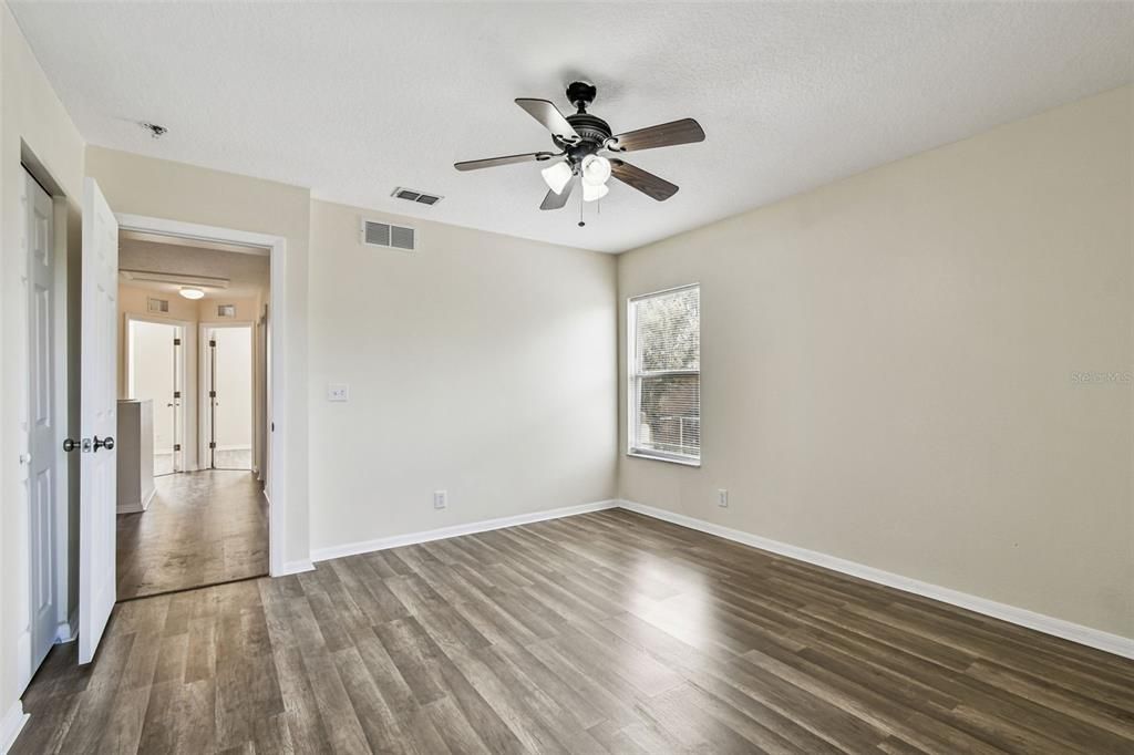 En Venta: $364,900 (4 camas, 3 baños, 1606 Pies cuadrados)