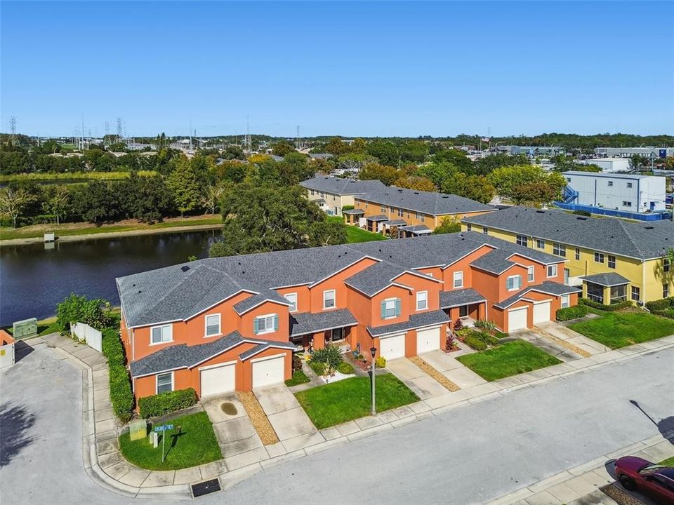 En Venta: $364,900 (4 camas, 3 baños, 1606 Pies cuadrados)