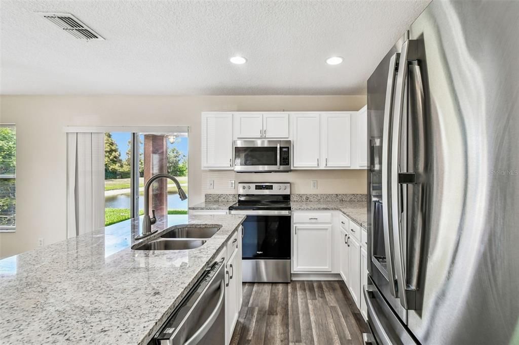 En Venta: $364,900 (4 camas, 3 baños, 1606 Pies cuadrados)