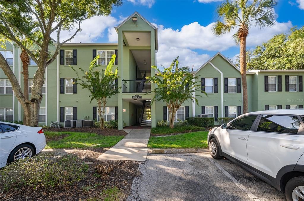 For Rent: $1,375 (1 beds, 1 baths, 830 Square Feet)