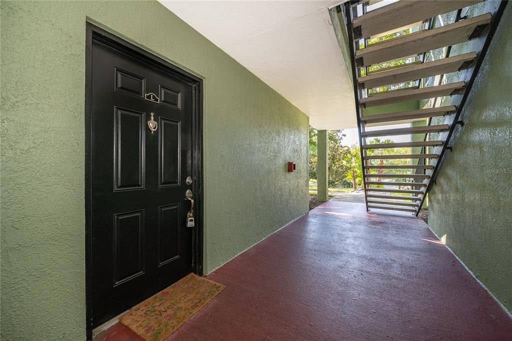 For Rent: $1,375 (1 beds, 1 baths, 830 Square Feet)