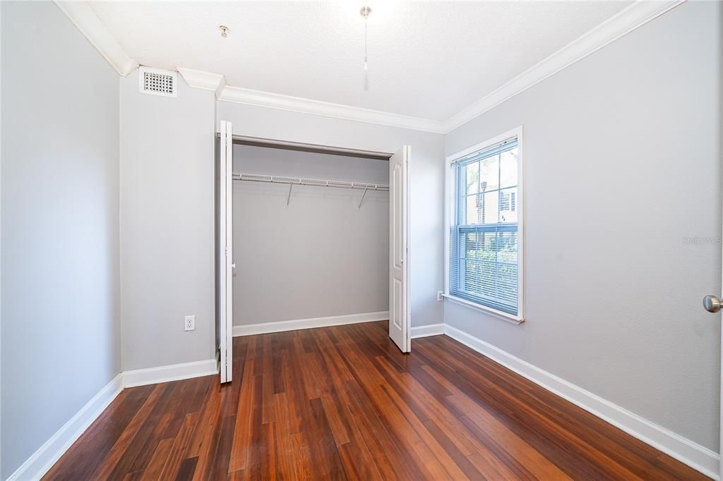 For Rent: $1,375 (1 beds, 1 baths, 830 Square Feet)