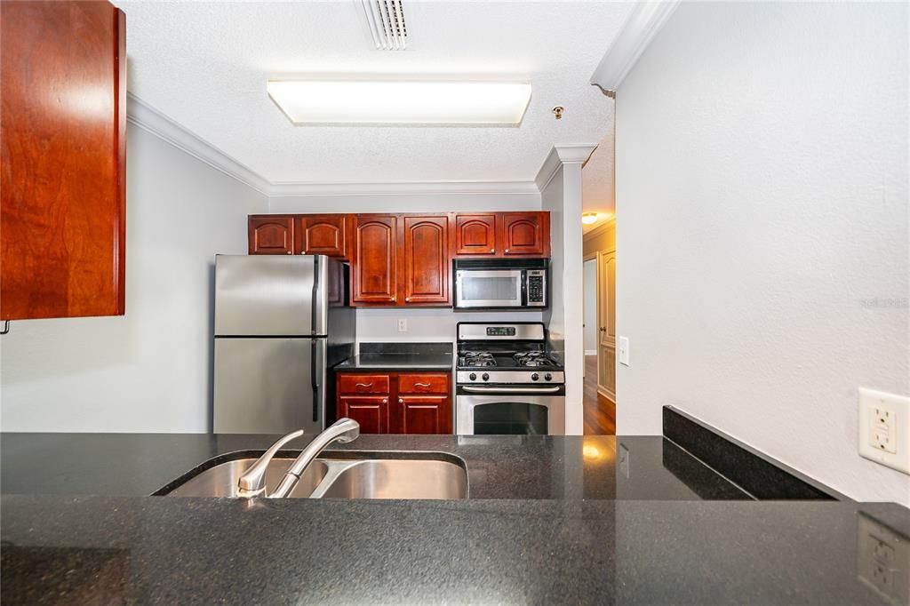 For Rent: $1,375 (1 beds, 1 baths, 830 Square Feet)