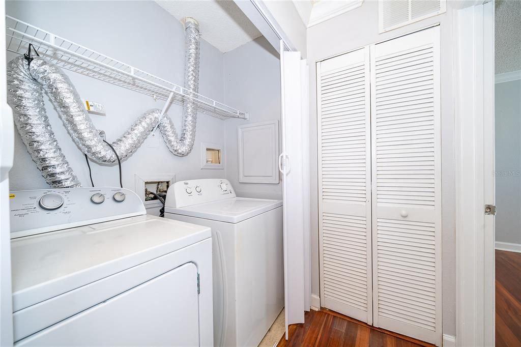 For Rent: $1,375 (1 beds, 1 baths, 830 Square Feet)