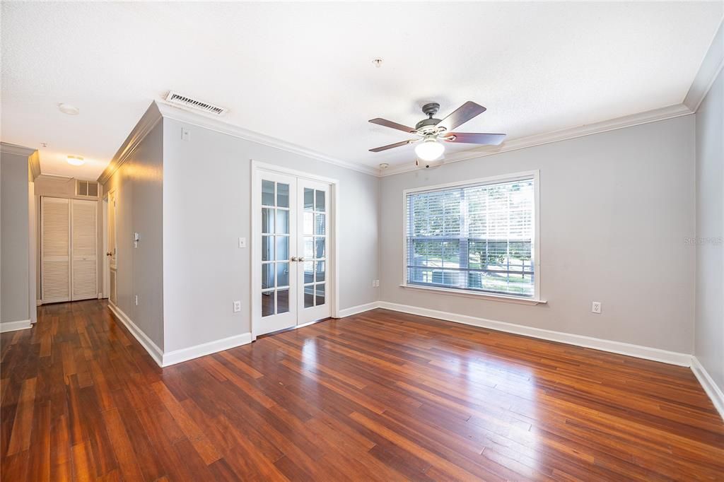 For Rent: $1,375 (1 beds, 1 baths, 830 Square Feet)