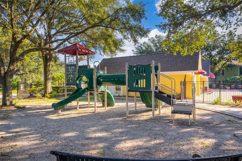 For Rent: $1,375 (1 beds, 1 baths, 830 Square Feet)