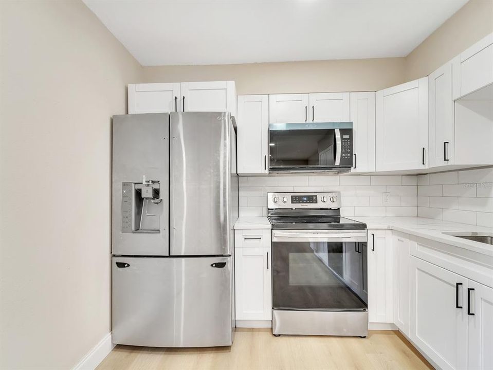 Под контрактом: $325,000 (4 спален, 2 ванн, 1608 Квадратных фут)