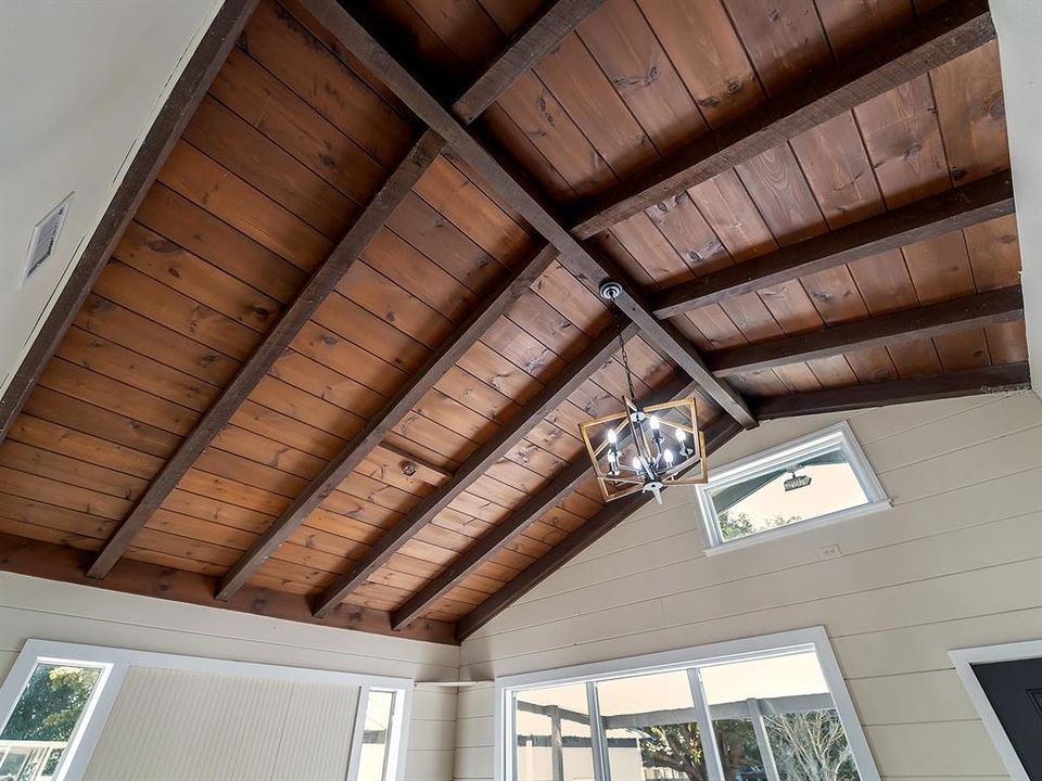 Под контрактом: $325,000 (4 спален, 2 ванн, 1608 Квадратных фут)