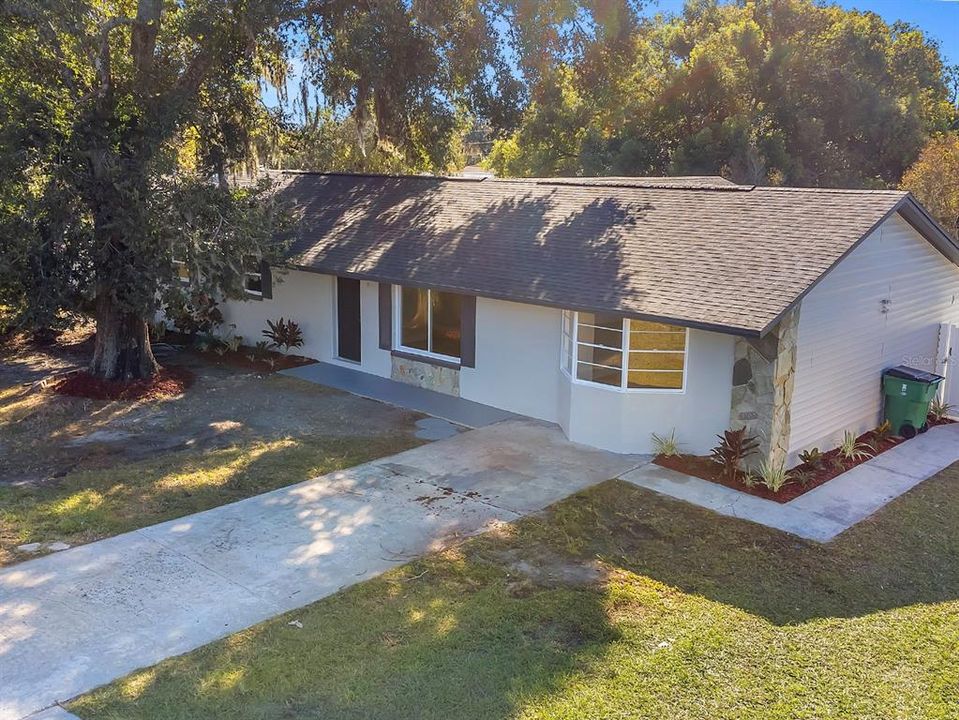 Под контрактом: $325,000 (4 спален, 2 ванн, 1608 Квадратных фут)