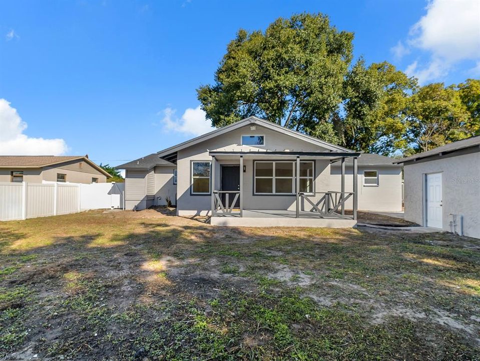 Под контрактом: $325,000 (4 спален, 2 ванн, 1608 Квадратных фут)