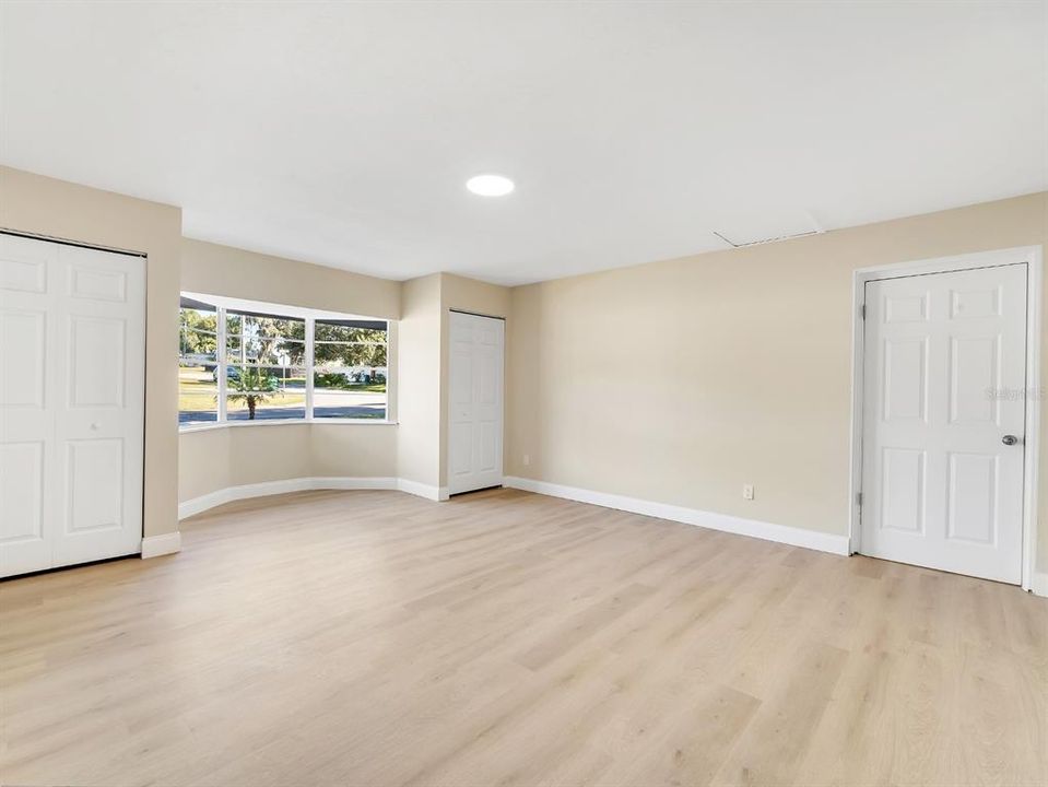 Под контрактом: $325,000 (4 спален, 2 ванн, 1608 Квадратных фут)