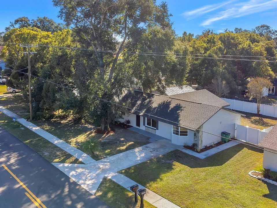 Под контрактом: $325,000 (4 спален, 2 ванн, 1608 Квадратных фут)