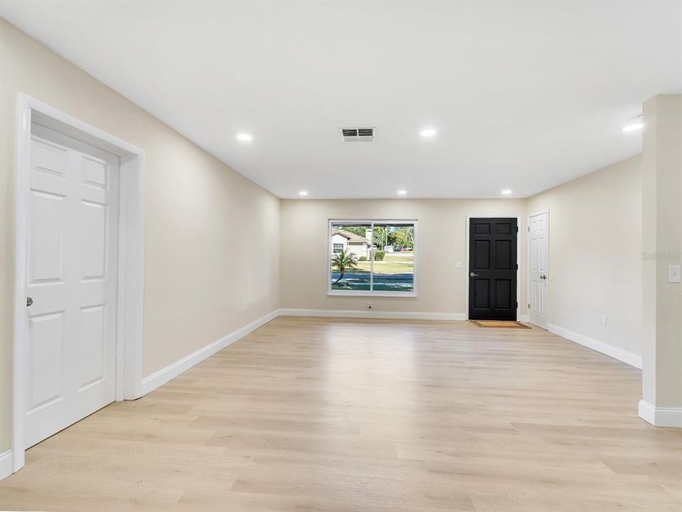 Под контрактом: $325,000 (4 спален, 2 ванн, 1608 Квадратных фут)