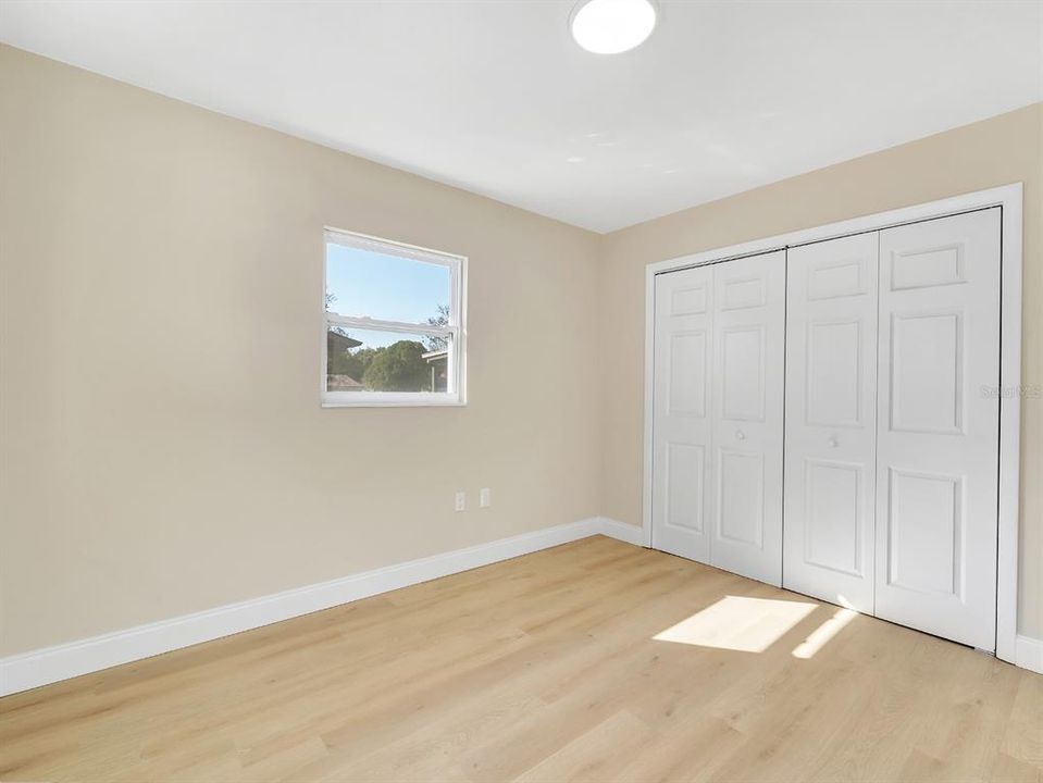 Под контрактом: $325,000 (4 спален, 2 ванн, 1608 Квадратных фут)