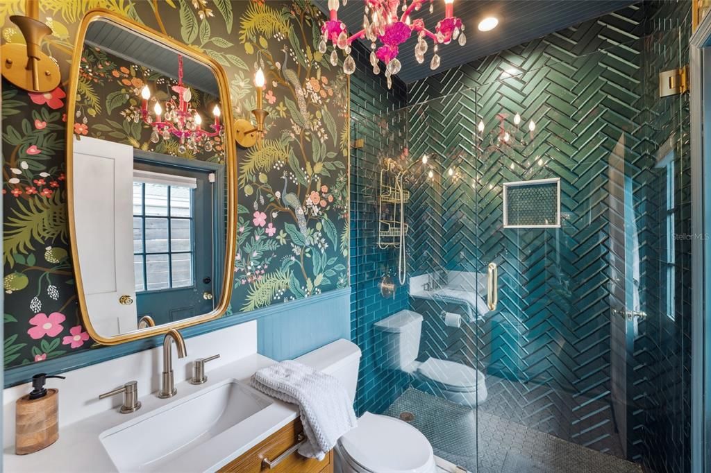 合同活跃: $1,015,000 (2 贝兹, 2 浴室, 1526 平方英尺)