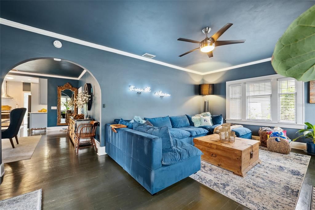 合同活跃: $1,015,000 (2 贝兹, 2 浴室, 1526 平方英尺)