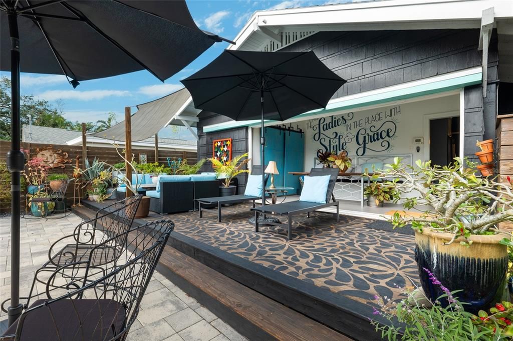 合同活跃: $1,015,000 (2 贝兹, 2 浴室, 1526 平方英尺)