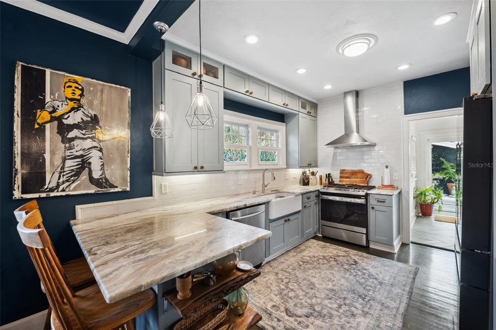 合同活跃: $1,015,000 (2 贝兹, 2 浴室, 1526 平方英尺)