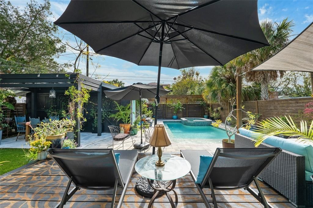 合同活跃: $1,015,000 (2 贝兹, 2 浴室, 1526 平方英尺)