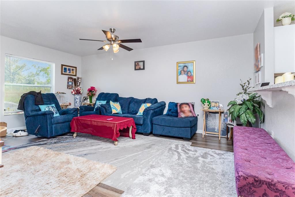 For Sale: $265,000 (3 beds, 2 baths, 1259 Square Feet)