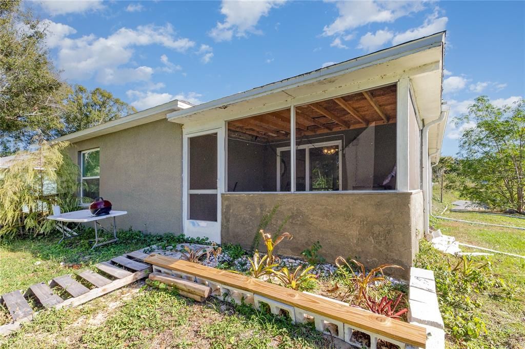 For Sale: $265,000 (3 beds, 2 baths, 1259 Square Feet)