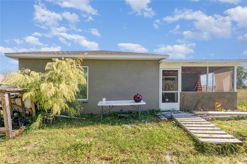 For Sale: $265,000 (3 beds, 2 baths, 1259 Square Feet)