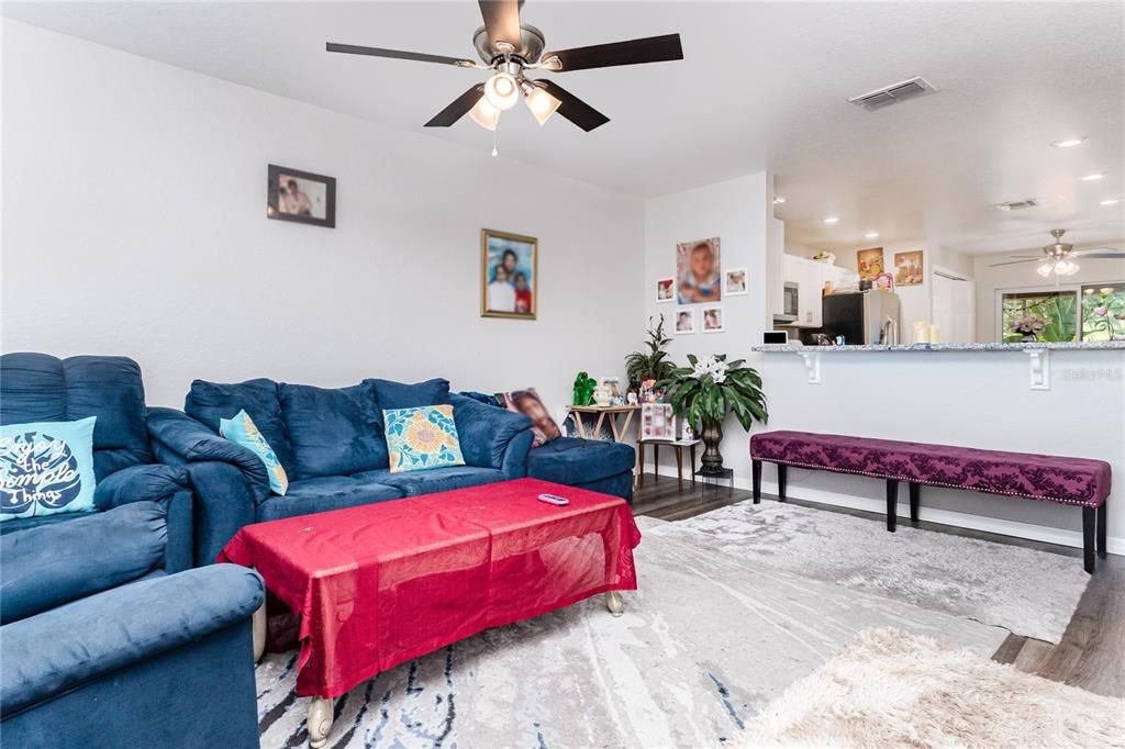 For Sale: $265,000 (3 beds, 2 baths, 1259 Square Feet)