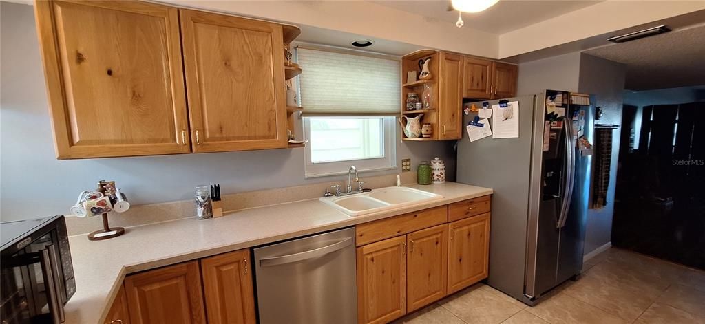 На продажу: $600,000 (2 спален, 2 ванн, 1255 Квадратных фут)