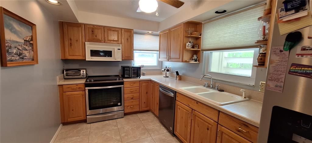 На продажу: $600,000 (2 спален, 2 ванн, 1255 Квадратных фут)