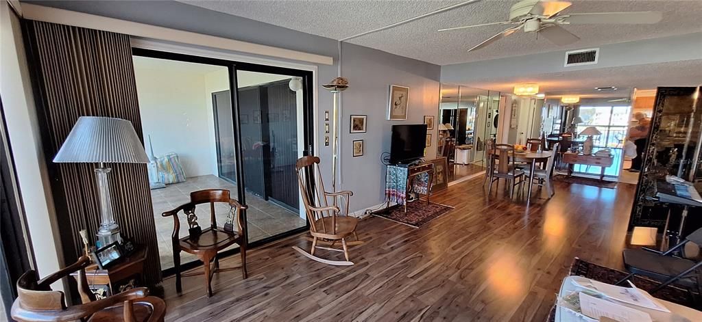 На продажу: $600,000 (2 спален, 2 ванн, 1255 Квадратных фут)