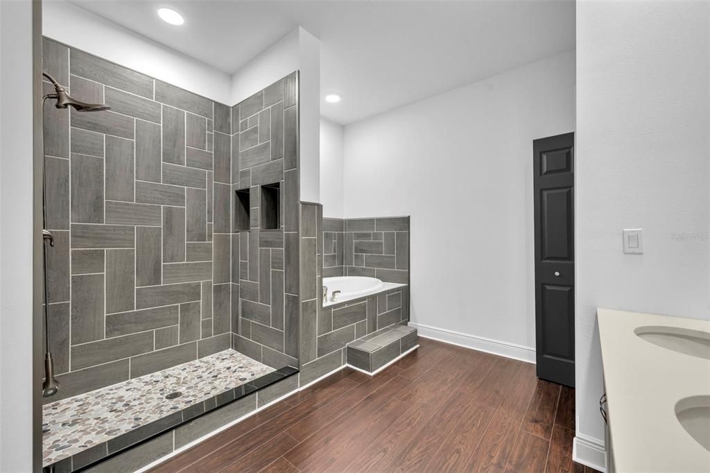 For Sale: $670,000 (4 beds, 3 baths, 3204 Square Feet)