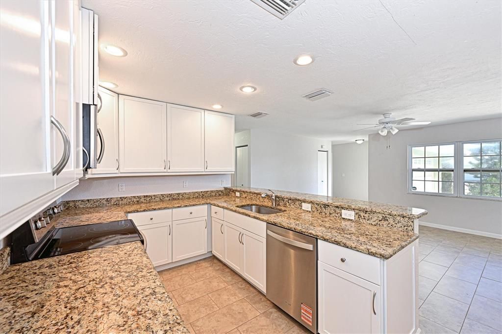 For Sale: $400,000 (3 beds, 2 baths, 1516 Square Feet)