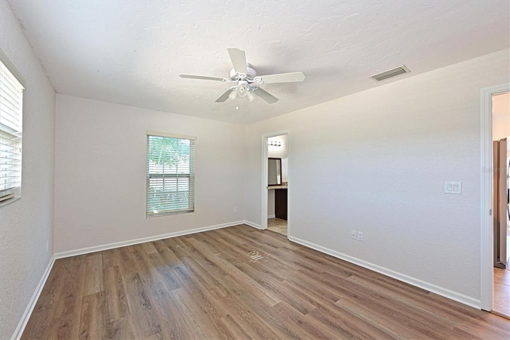 For Sale: $400,000 (3 beds, 2 baths, 1516 Square Feet)